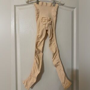 SKIMS Sculpting Leggings Color is Sand and the Size is S/M